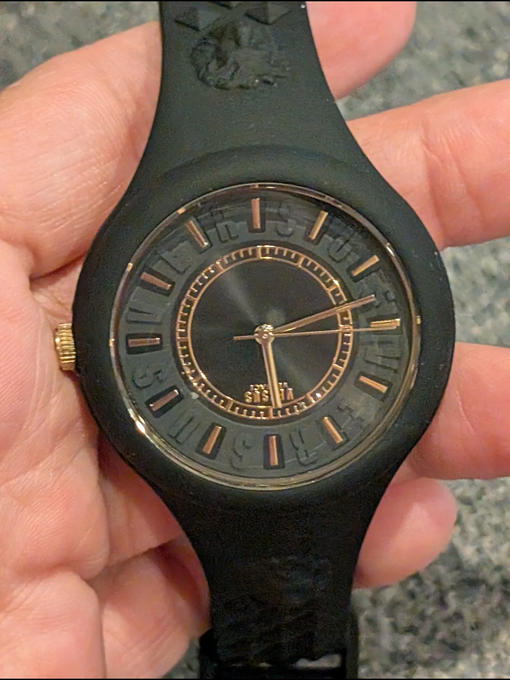 Versus Versace sleek round